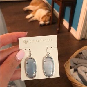 Never worn Kendra Scott Elle earrings